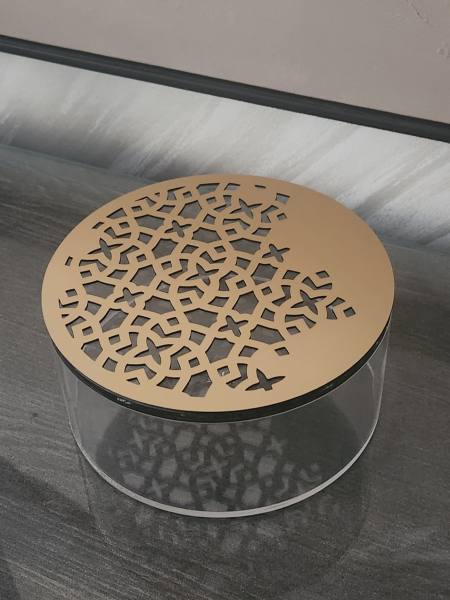 علبه دائريه ديزاين شرقي ذهبي
20 cm