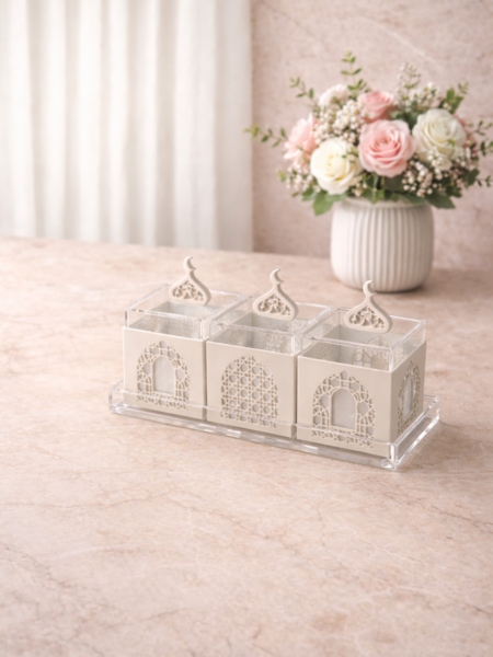 قطعه انيقه عباره عن صينيه و ٣ علب بتصميم اسلامي